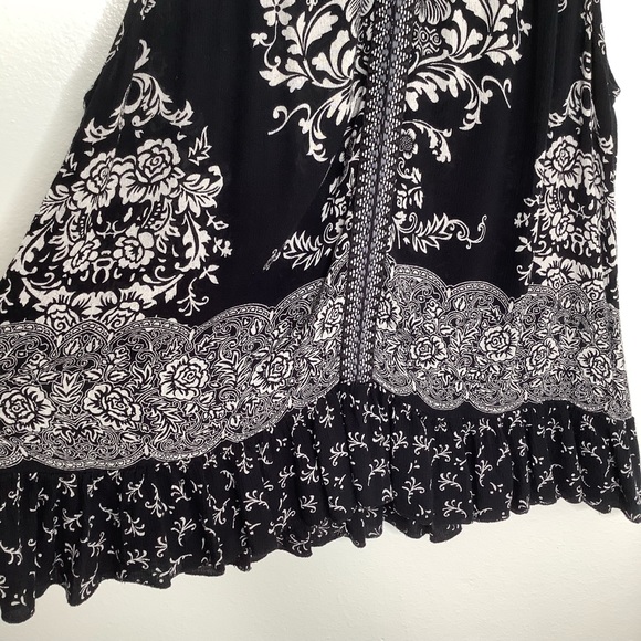 Bila Top Black And White Floral Swing Tank Medium - Picture 3 of 7